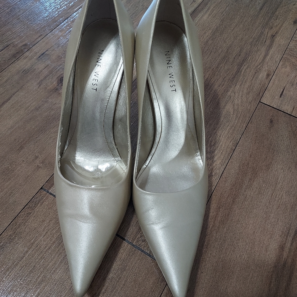 Gold leather stilettos, Nine West, 6.5 - Picture 2 of 8